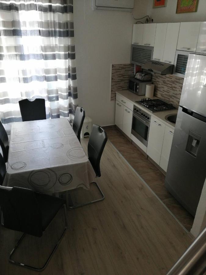 Ferienwohnung Centar Njivice Exterior foto