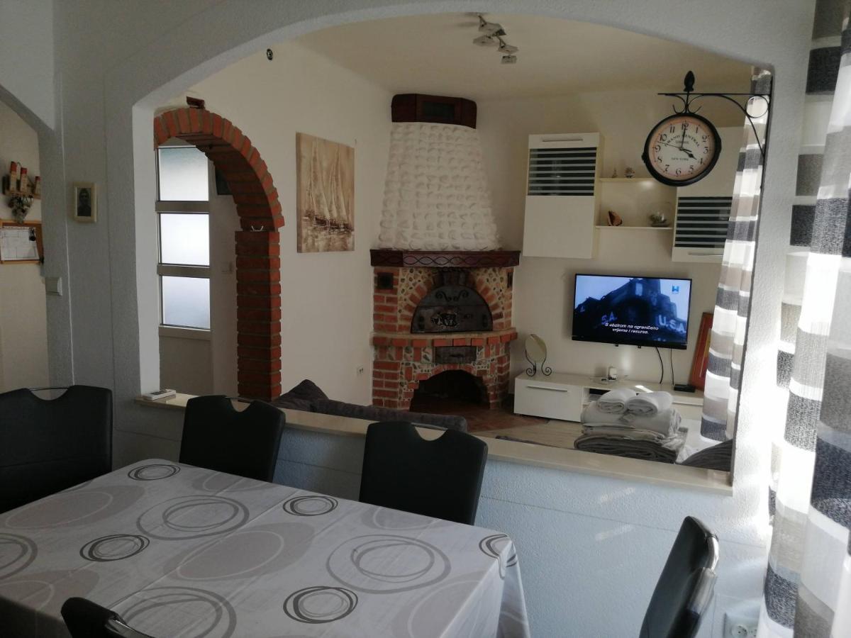 Ferienwohnung Centar Njivice Exterior foto