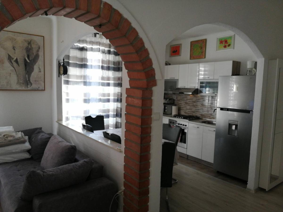 Ferienwohnung Centar Njivice Exterior foto