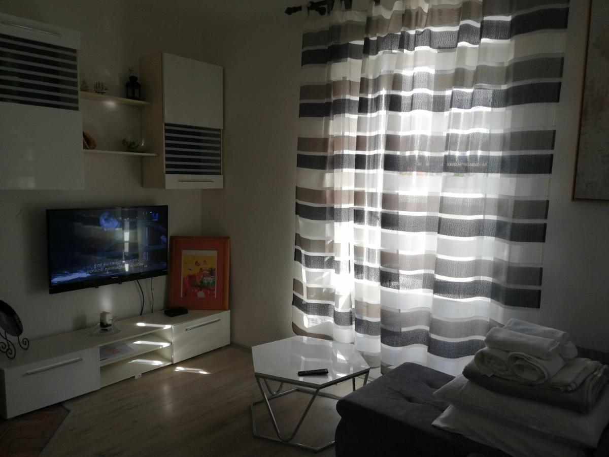 Ferienwohnung Centar Njivice Exterior foto
